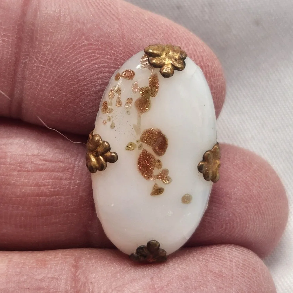 VINTAGE Victorian Speckled‎ White Venetian Glass Brooch Pin Brass Cameo...